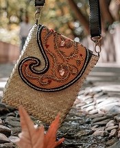 اولین کیف حصیری چرم گلدوزی شده با قابلیت تعویض درب
